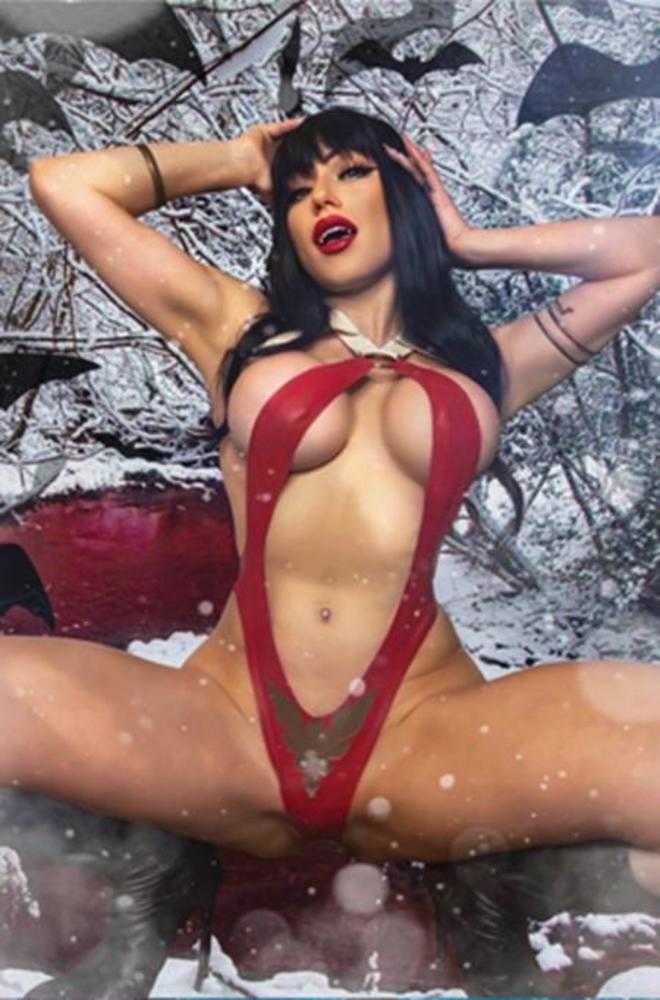 Vampirella Helliday 2025 Special #1 Cover E 1:10 Cosplay Full Art Variant