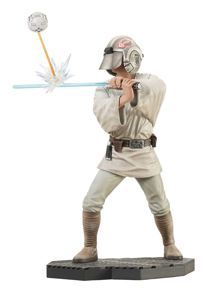 Star Wars Milestones A New Hope Luke Skywalker Training Statue