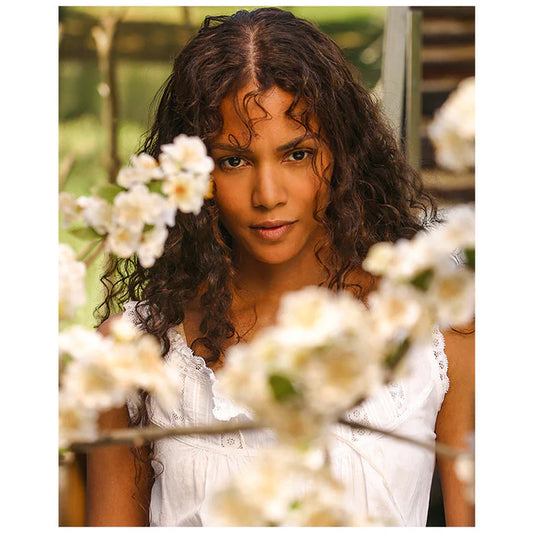 Halle Berry Autographed 2005 Their Eyes Were Watching God Flowers 8x10 Photo Pre-Order